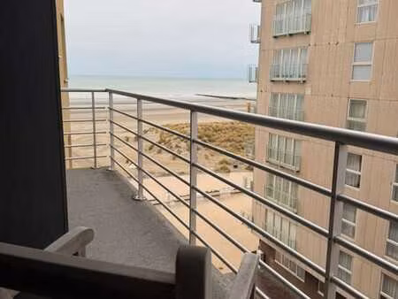 charmant appartement chambre à coucher avec vue latérale sur