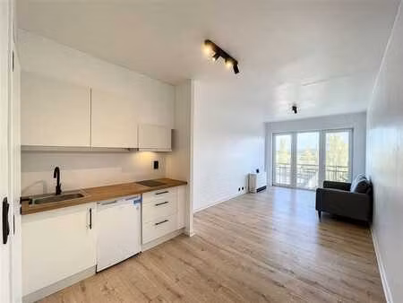 beau studio rénové !!