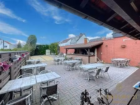 immeuble de rapport : restaurant + grand appartement