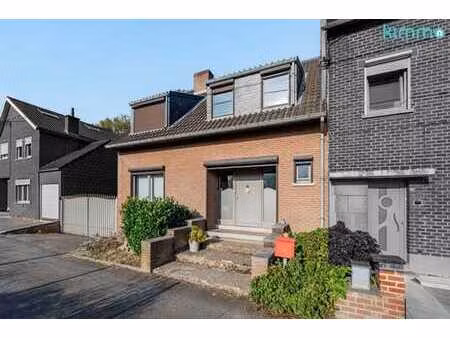 sapcieuse maison 3 chambres avec garage et jardin !