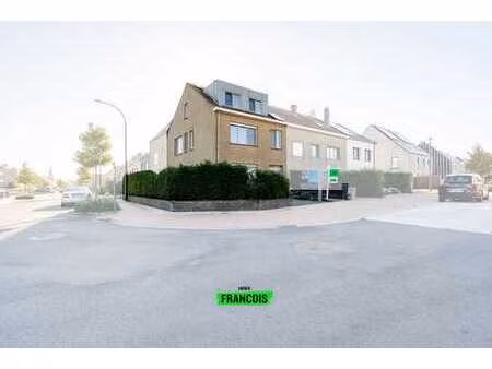 spacieuse maison semi-ouverte avec un bon epc à blankenberge