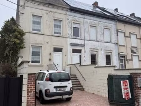 maison 3 facades  4 chambres  petite cour  parking privatif