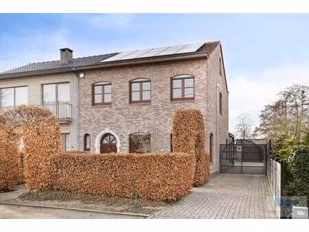 rustig gelegen hob met buitenzwembad te putte