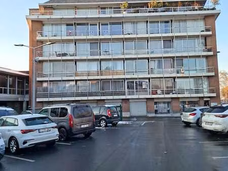 les quais ( colruyt) lumineux studio état neuf.