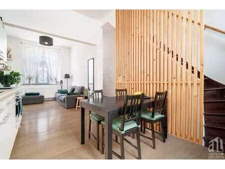 maison deux chambres avec cour et grenier – bon emplacement