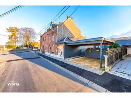 agréable maison avec charmant espace extérieur et car-port !