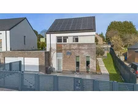 villa récente (2019) 4 chambres avec piscine et aménagements