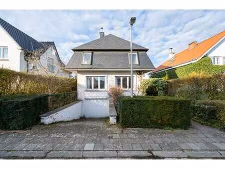 wezembeek-oppem  villa (4ch/1bur/2sdb)