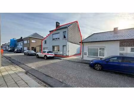 charmante maison jumelée avec jardin  garage et parking