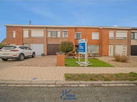 ruime woning met 4 slaapkamers te koop in een rustige woo...