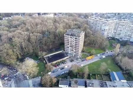 20 emplacements de parking