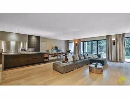 luxueus gelijkvloers appartement met tuin op de grens edegem