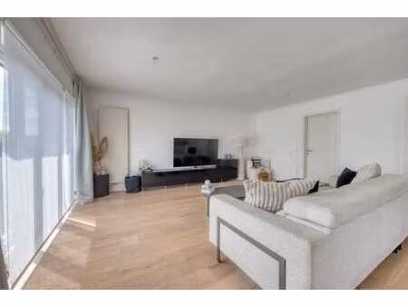 ruim appartement met 3 slaapkamers  terras  garage en b...