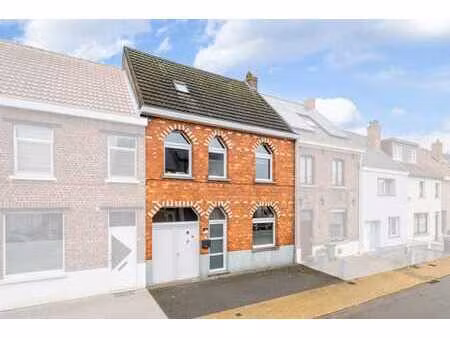 maison avec 5 chbrs et jardin dans un emplacement privilégié