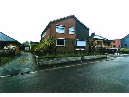maison d’habitation 4 façades avec boxes de garage