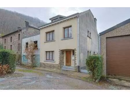 maison (5ch.) dans un endroit calme du centre du village !