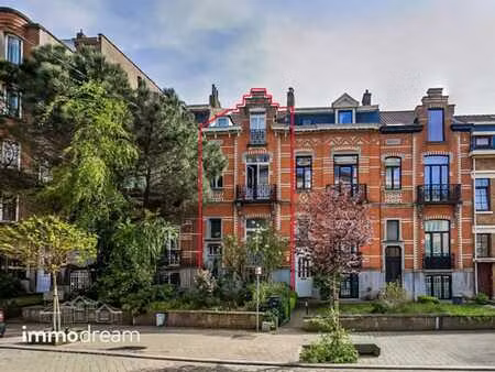 ulb/boondaal - 5 chambres - bureau - cour & jardinet avant.