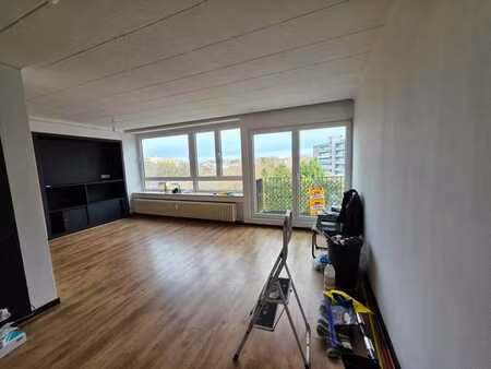 appartement deux chambres en centre-ville à charleroi