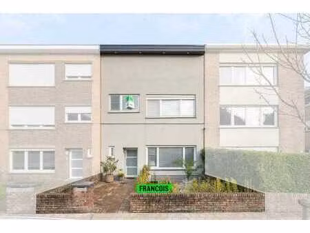 découvrez ce joyau prêt à emménager avec 3 chambres et un j…