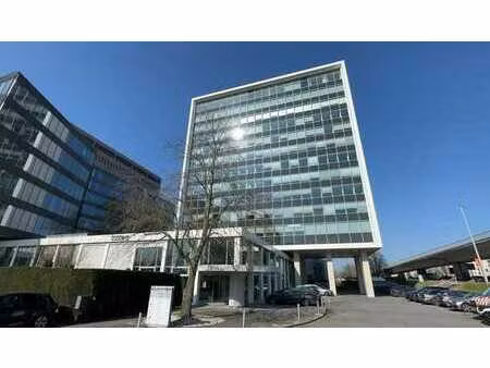 bureau prêt à l'emploi à louer dans la tour bellevue à gand