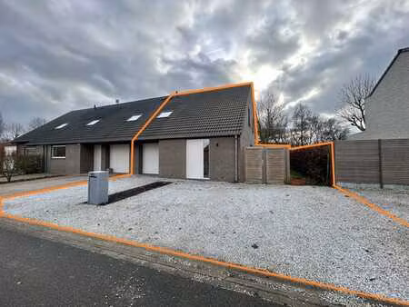 recente halfopen bebouwing met 3 slaapkamers  garage en t...