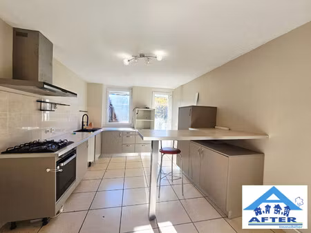 maison avec garage et cour arriere