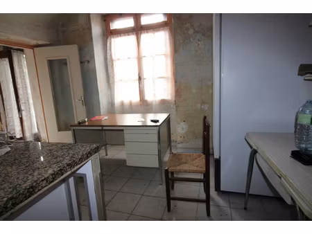 appartement a renover 147 m2.