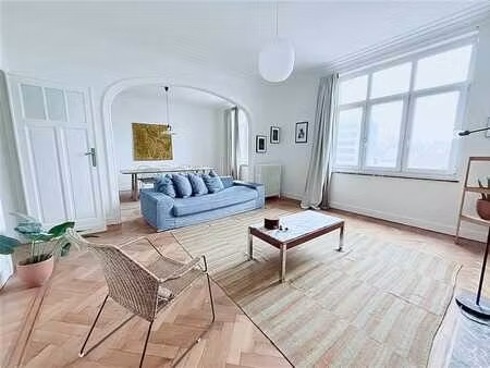 bel apt meublé de 2 chambres! top situation!