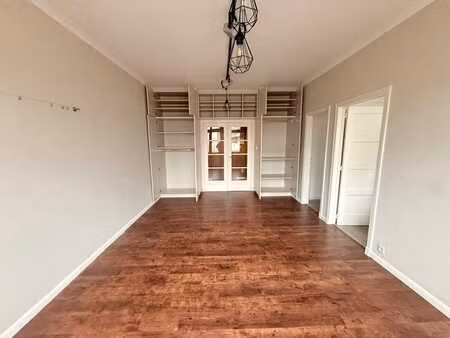 très beau studio intiérement rénové