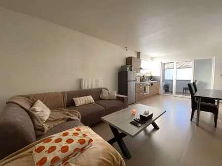 a louer : appartement une chambre à 700€