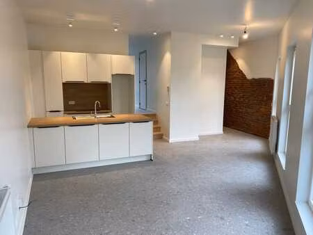 studio rénové de qualité.