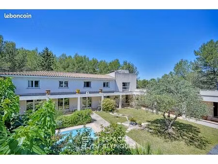 propriété 10 pièces 335 m²