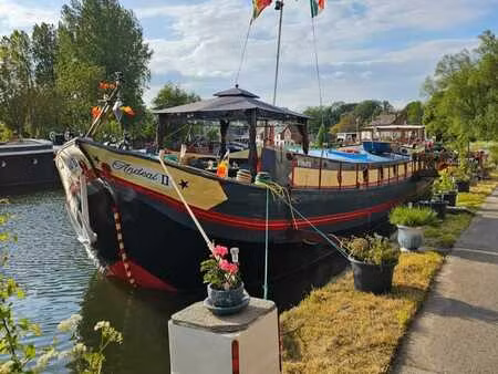 péniche en cours de rénovation