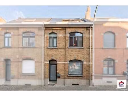 à vendre : maison 4 chambres à hal  à deux pas de la gare