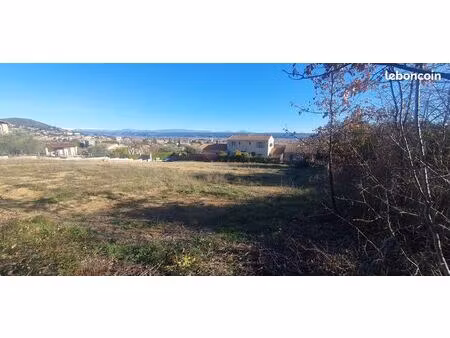 magnifique terrain viabilisé de 677 m² à manosque