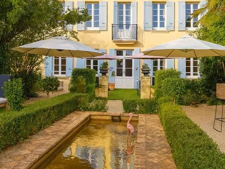 propriété de caractère avec jardin  garage et dépendance – centre historique