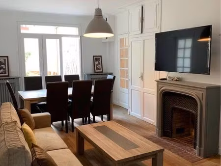 jolie chambre meublée avec espace privatif