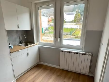 appartement f2 rénové – 42 m² – parking & cave – algrange