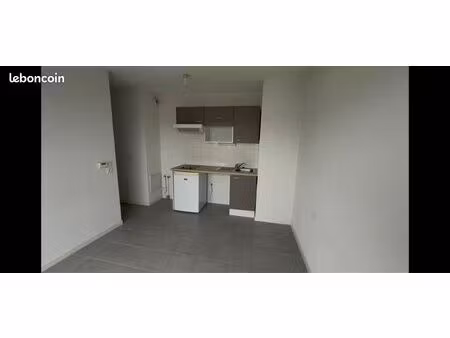 t2 eysines  balcon  parking