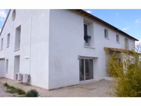 location appartement  m² t-3 à berre-l'étang  935 €