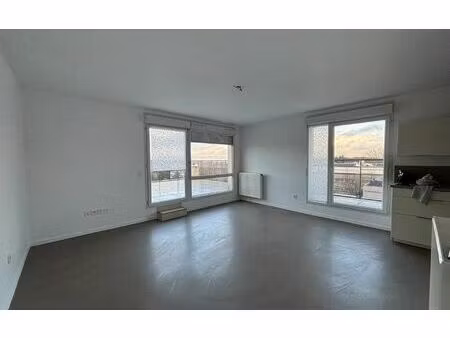 location appartement  m² t-3 à les ulis  1 300 €