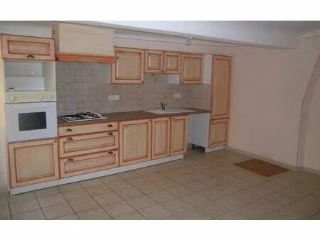 location maison  m² t-3 à régusse  620 €