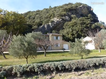 magnifique maison en pierre  drôme provencale   avec une superbe vue