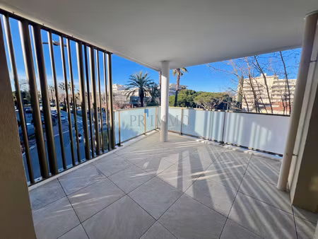 superbe t3 neuf avec grande terrasse à louer dans résidence