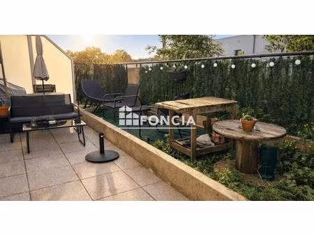 t3 recent avec terrasses et deux parking