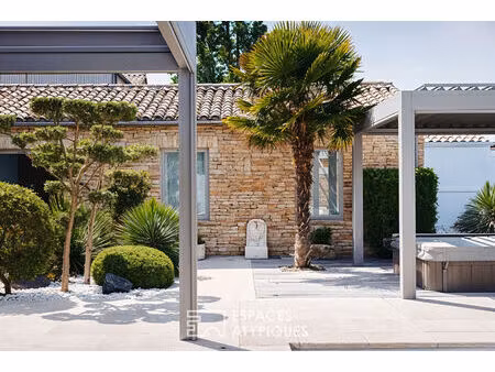 maison contemporaine et horizon marin