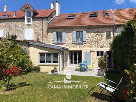 exclusivité. maison de village ancienne avec beaucoup de cha