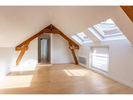 duplex de charme  3 pièces de 63 m² - centre village