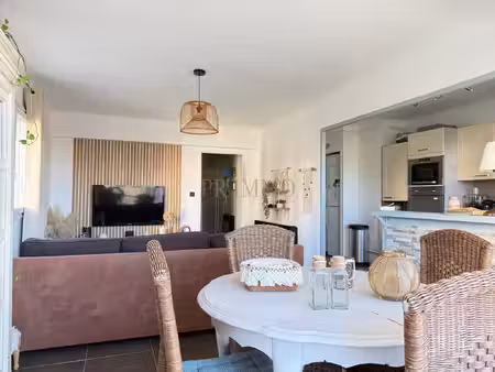 a vendre st raphael bas valecure 3 pieces 63 m2 traversant