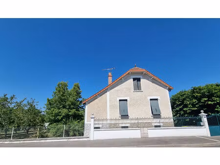 a vendre  nevers  maison quartiers montapins